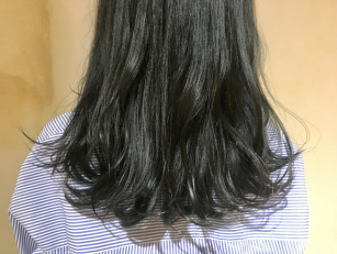ネイビーカラーで暗髪もオシャレ!|美容院の最新記事
